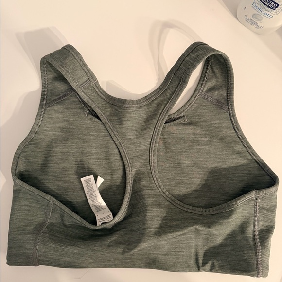 Nike bra w/pocket - Picture 3 of 3
